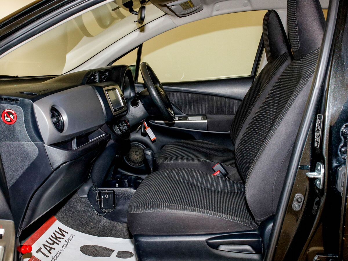 Toyota Vitz 2016 - фото автомобиля