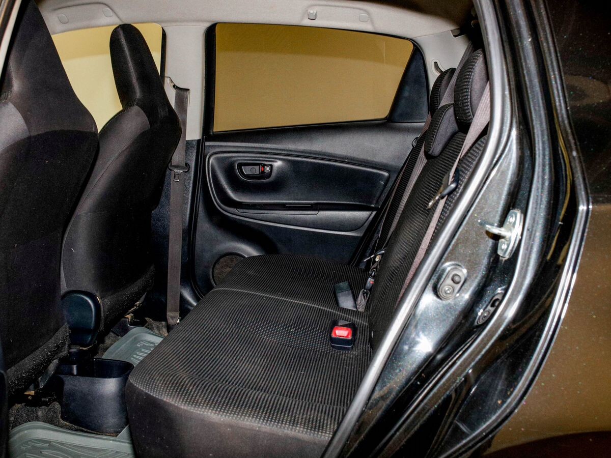 Toyota Vitz 2016 - фото автомобиля
