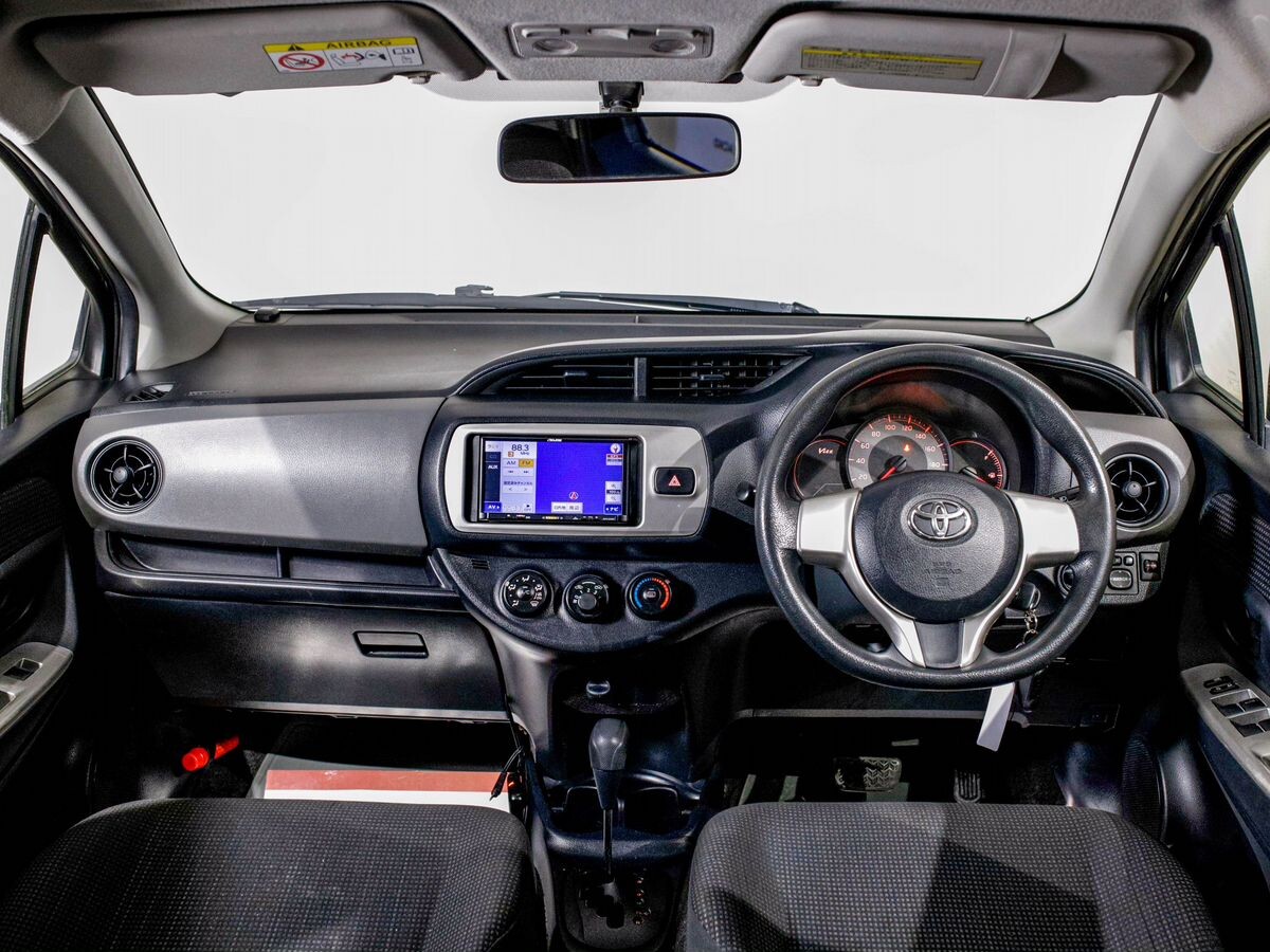 Toyota Vitz 2016 - фото автомобиля