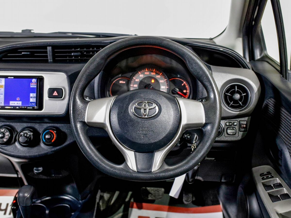 Toyota Vitz 2016 - фото автомобиля