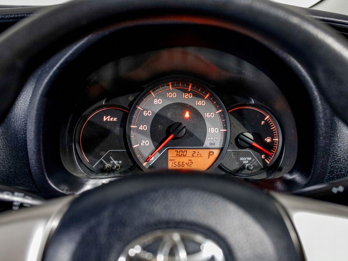 Toyota Vitz 2016 - фото автомобиля