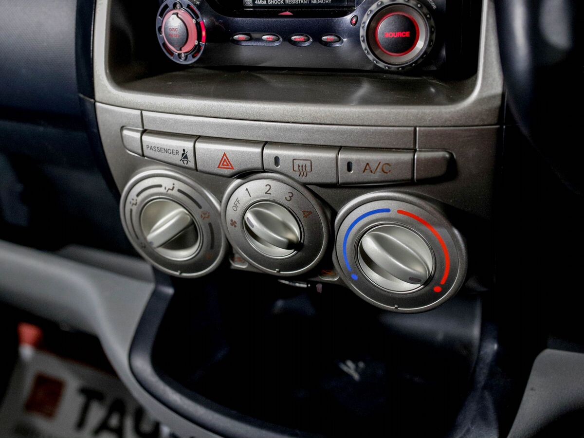 Toyota Passo 2009 - фото автомобиля