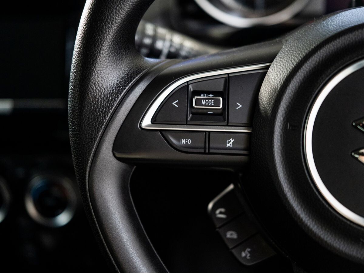 Suzuki Swift 2020 - фото автомобиля