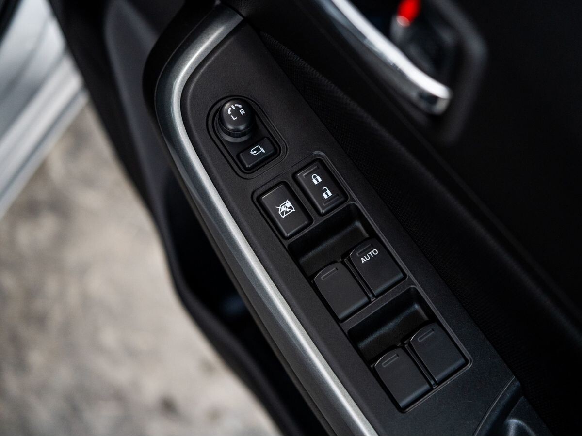 Suzuki Swift 2020 - фото автомобиля