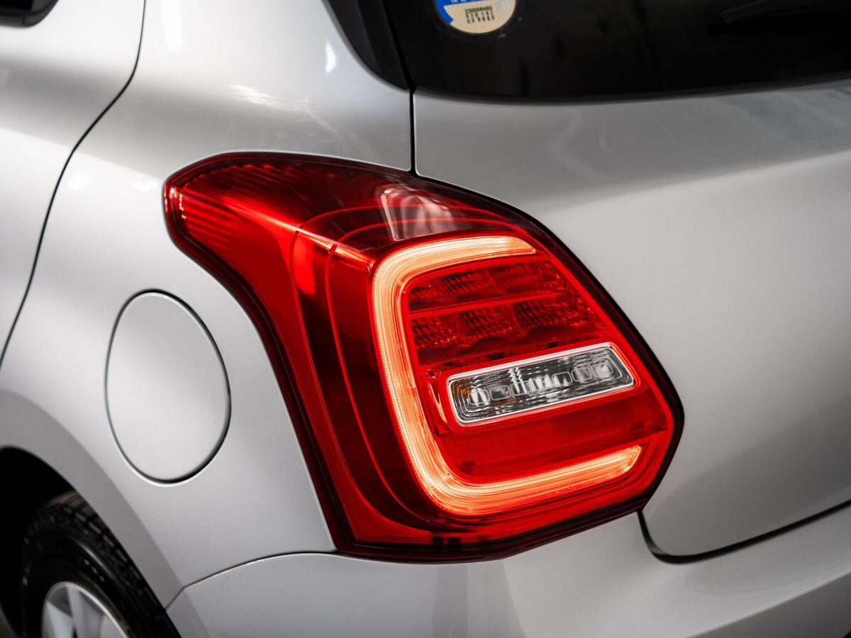 Suzuki Swift 2020 - фото автомобиля