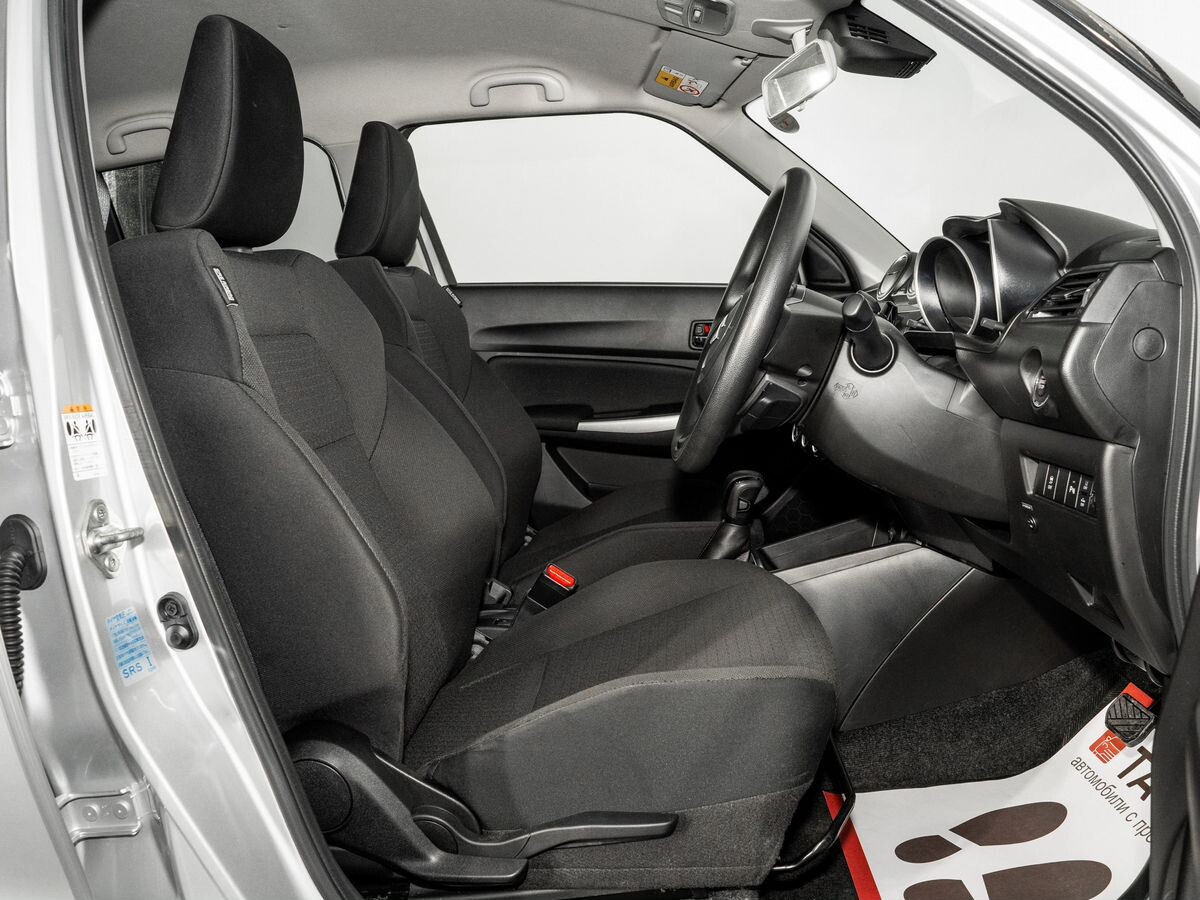 Suzuki Swift 2020 - фото автомобиля