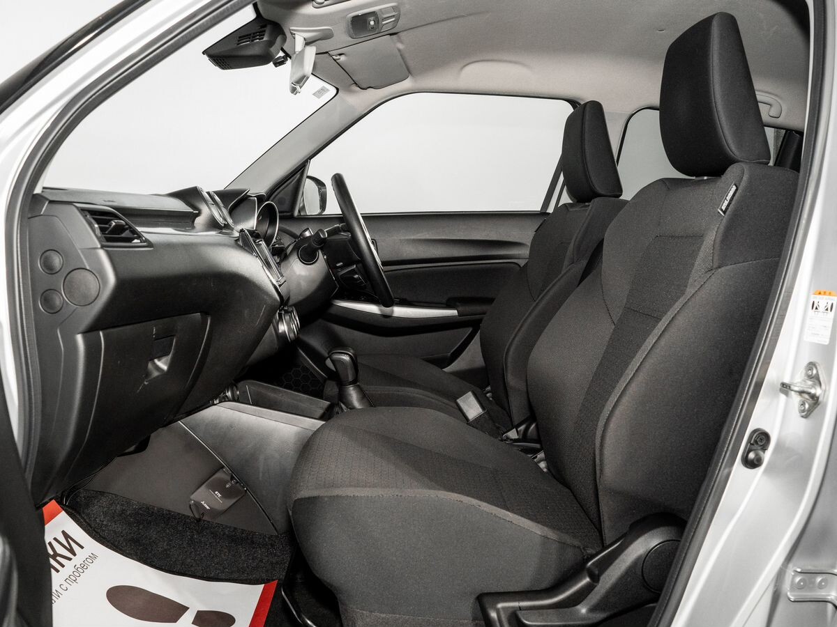 Suzuki Swift 2020 - фото автомобиля