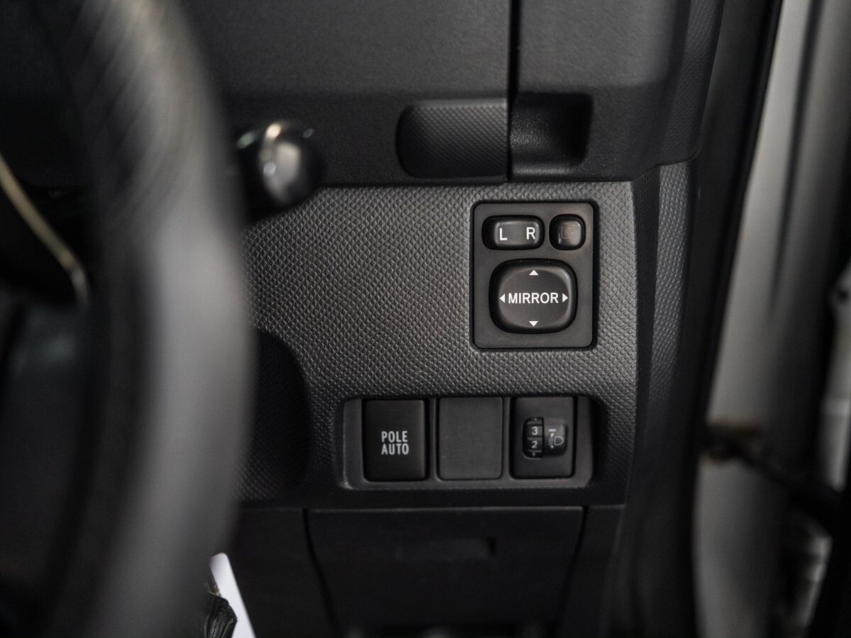 Toyota Ractis 2009 - фото автомобиля