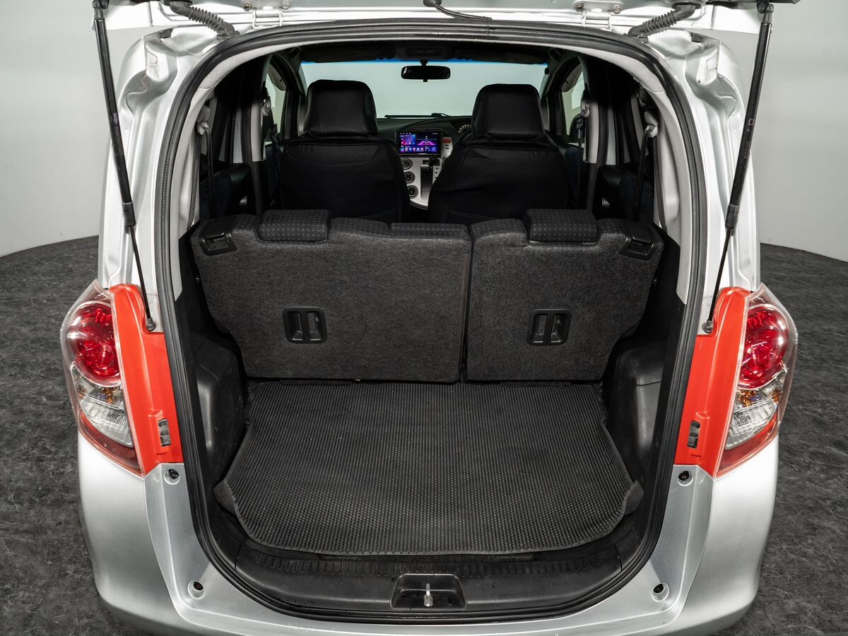 Toyota Ractis 2009 - фото автомобиля