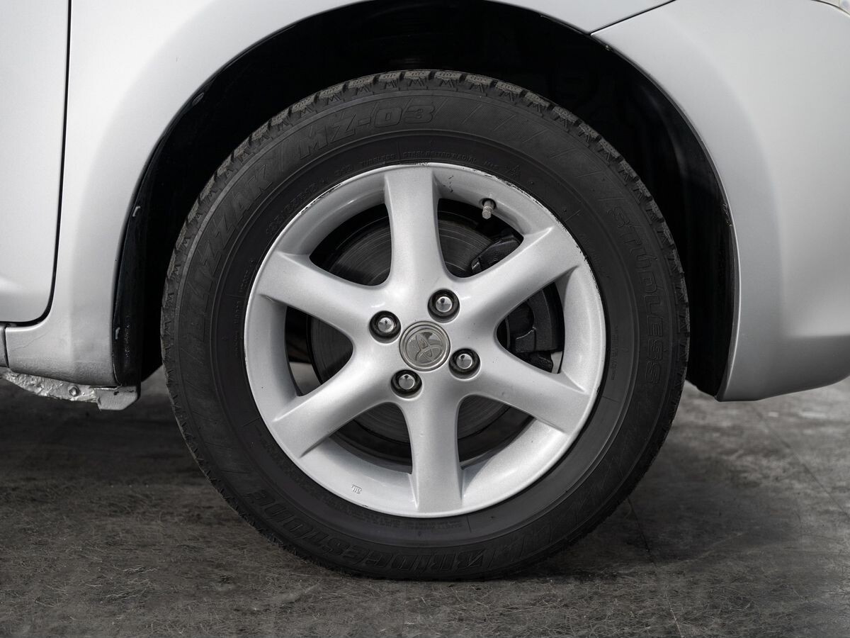 Toyota Ractis 2009 - фото автомобиля