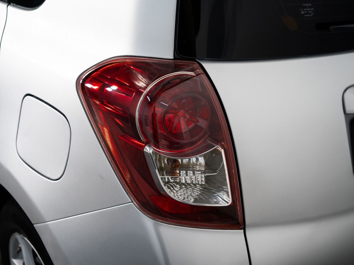 Toyota Ractis 2009 - фото автомобиля