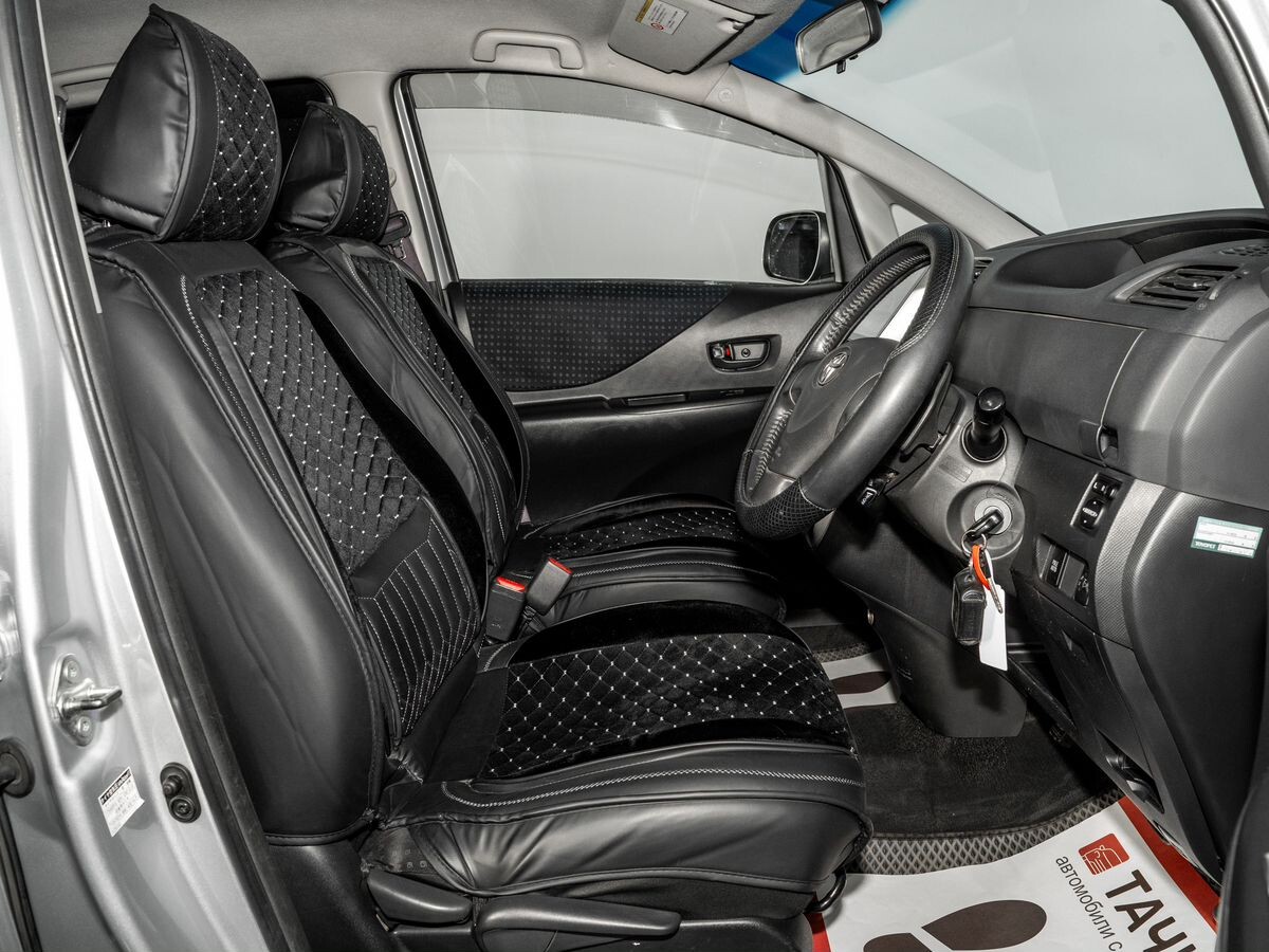Toyota Ractis 2009 - фото автомобиля