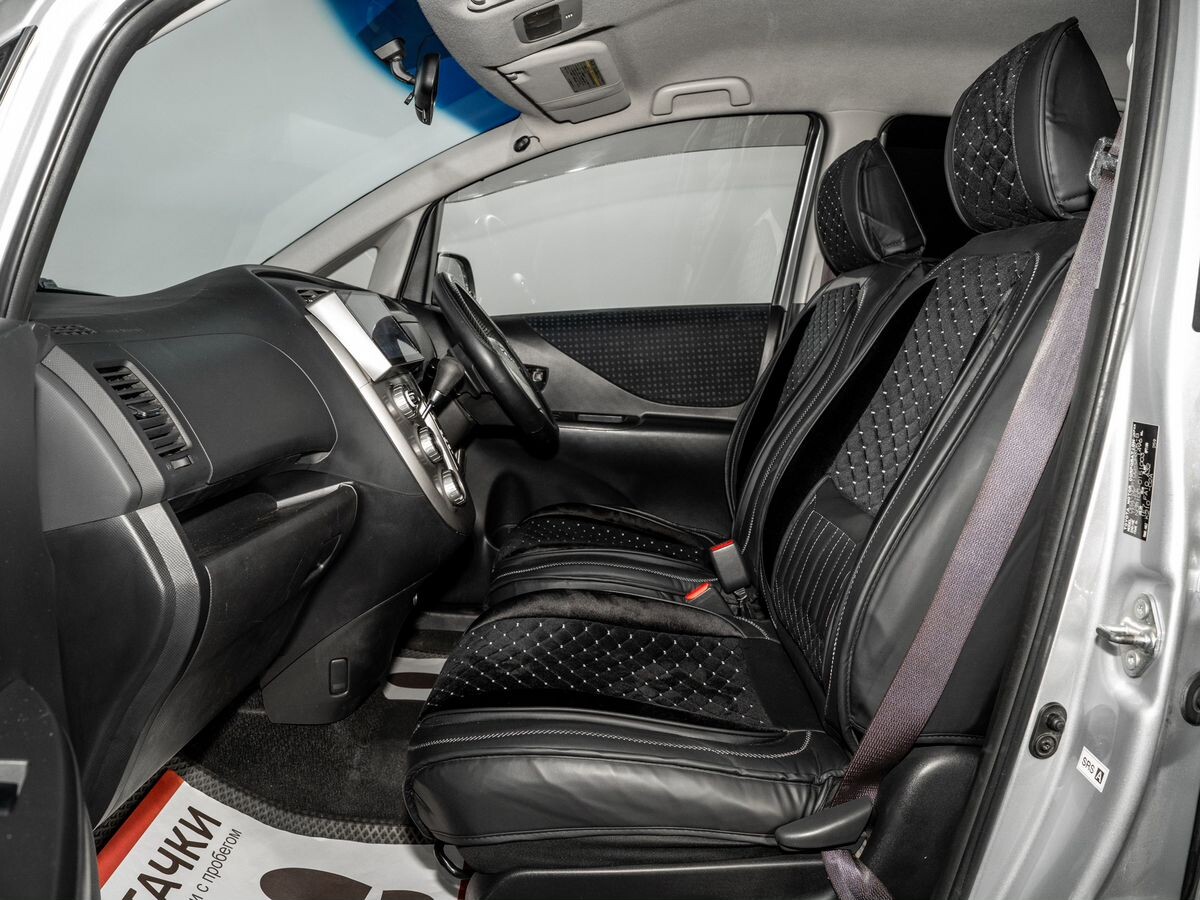 Toyota Ractis 2009 - фото автомобиля