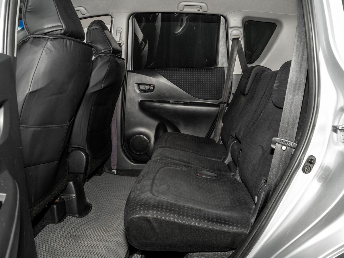 Toyota Ractis 2009 - фото автомобиля