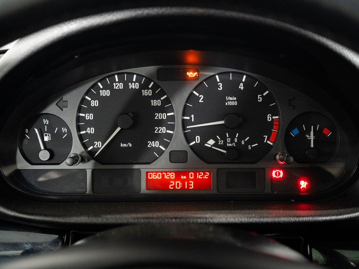 BMW 3-Series 2005 - фото автомобиля