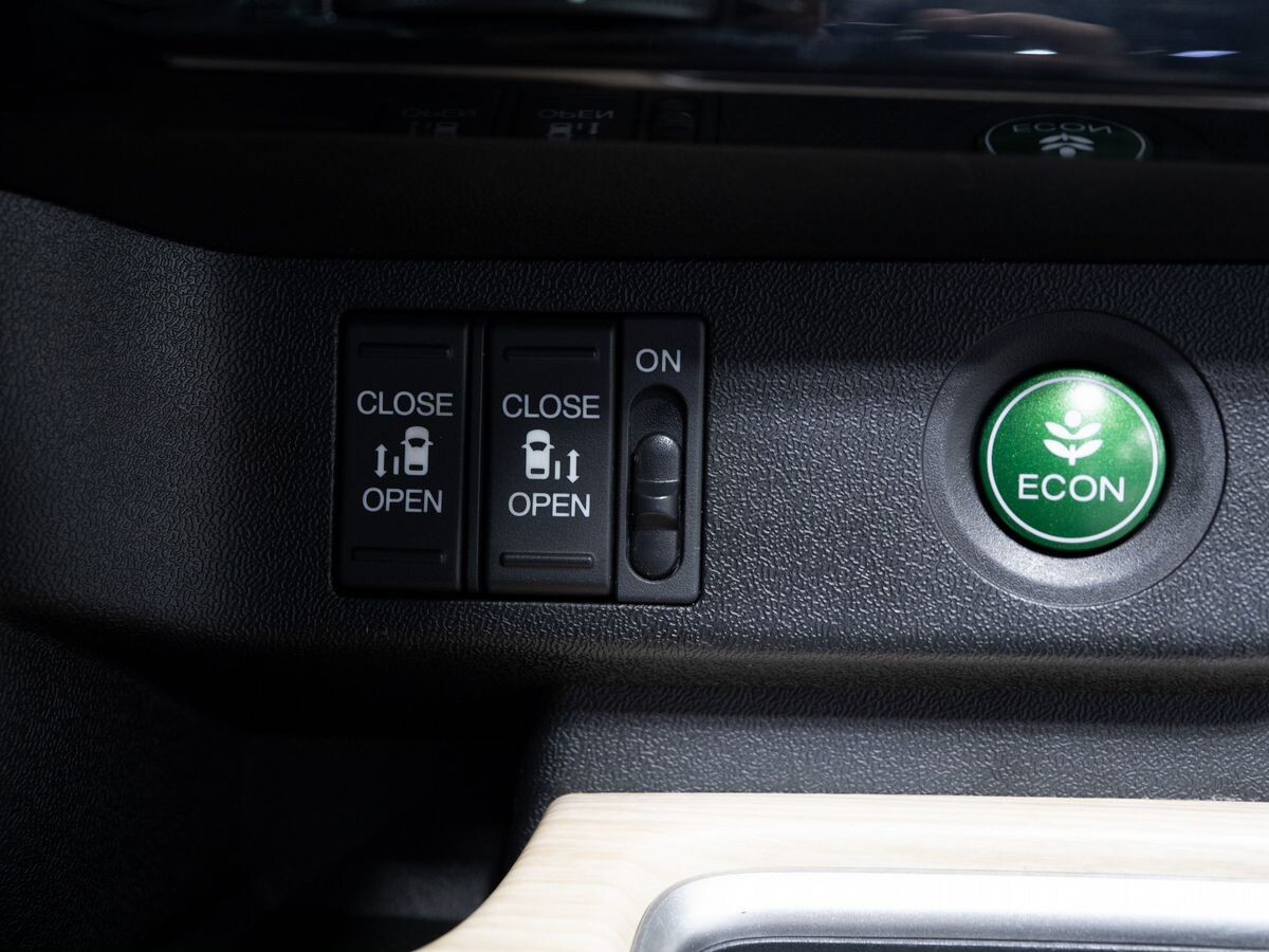 Honda Stepwgn 2015 - фото автомобиля