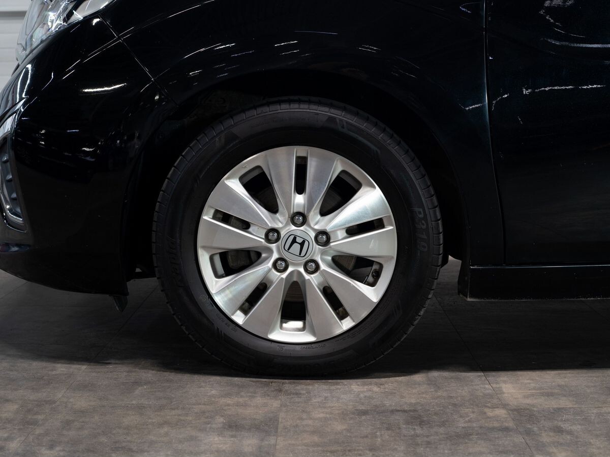 Honda Stepwgn 2015 - фото автомобиля