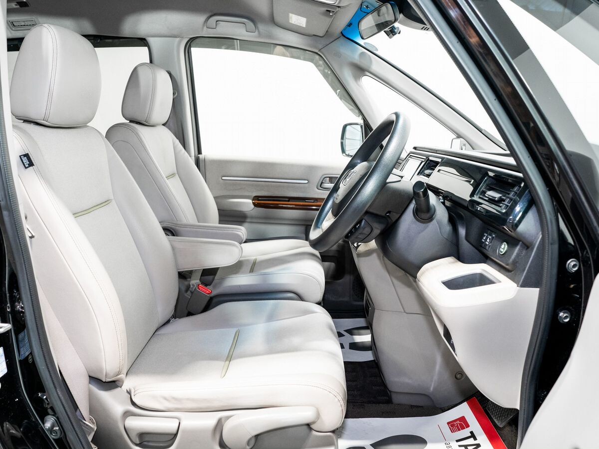 Honda Stepwgn 2015 - фото автомобиля