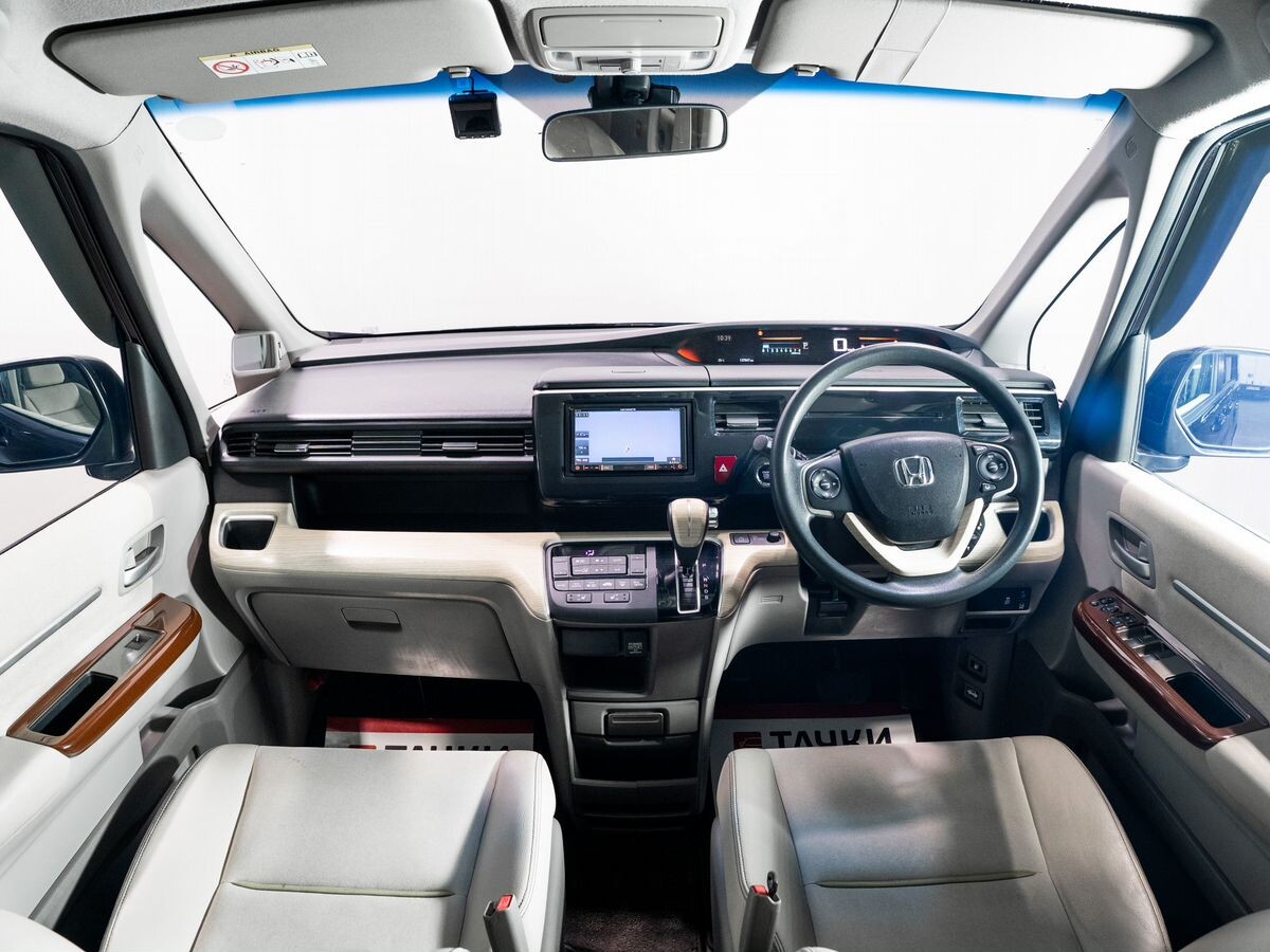 Honda Stepwgn 2015 - фото автомобиля