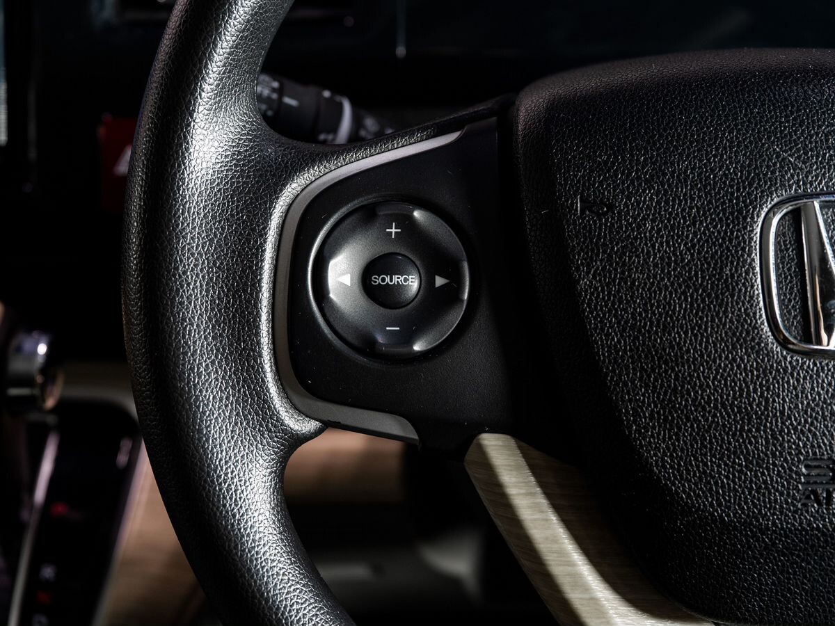 Honda Stepwgn 2015 - фото автомобиля