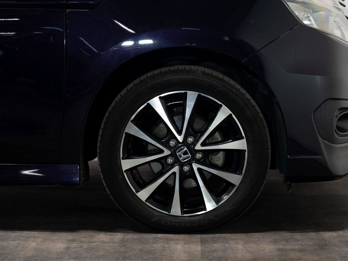 Honda Stepwgn 2013 - фото автомобиля