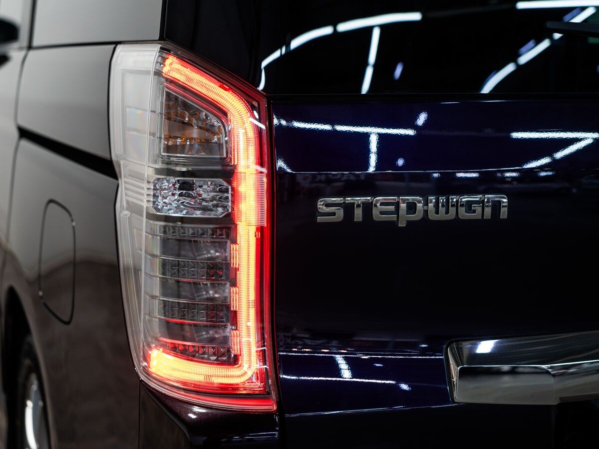 Honda Stepwgn 2013 - фото автомобиля