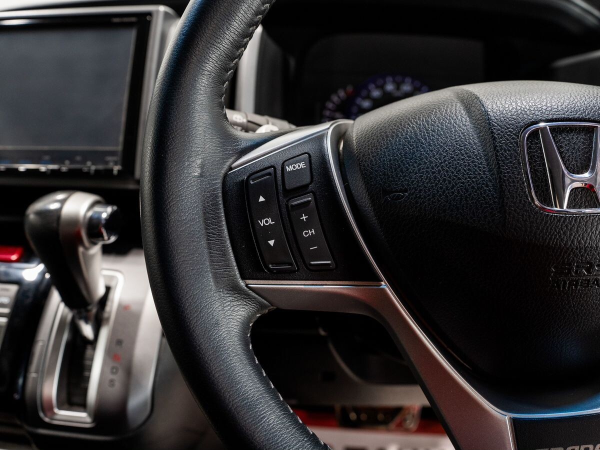 Honda Stepwgn 2013 - фото автомобиля