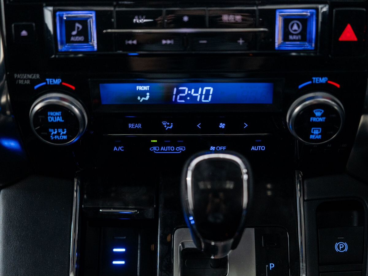 Toyota Alphard 2018 - фото автомобиля