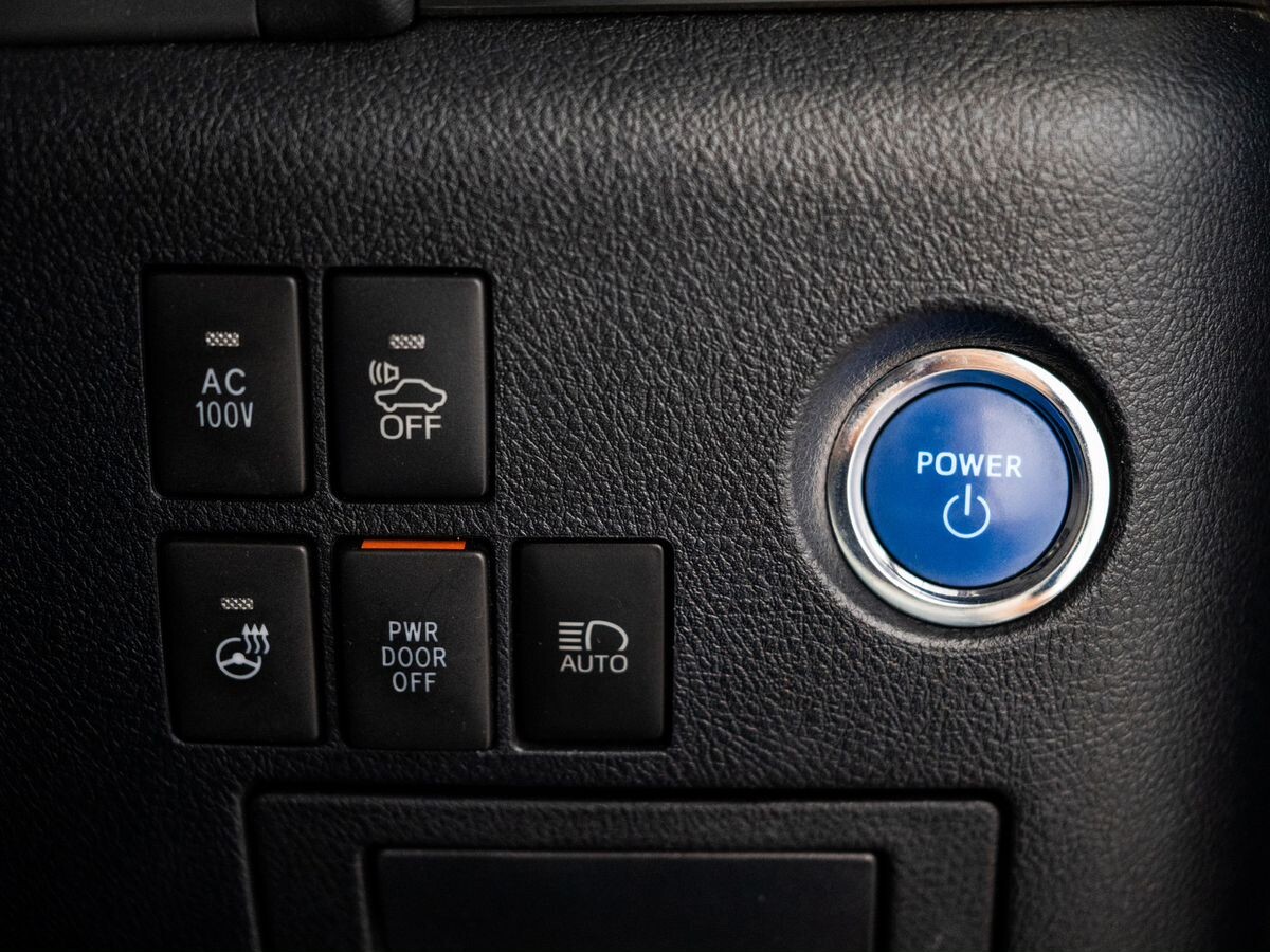 Toyota Alphard 2018 - фото автомобиля