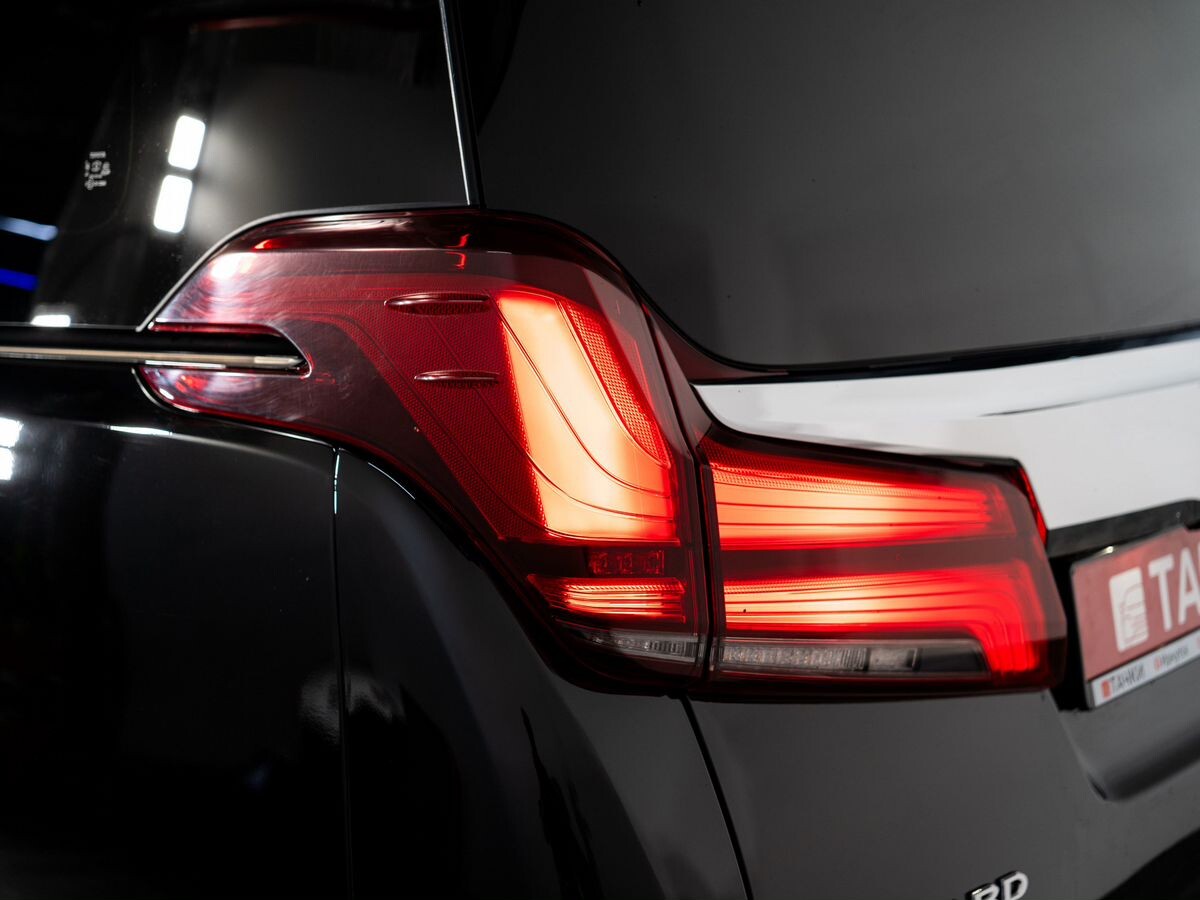 Toyota Alphard 2018 - фото автомобиля