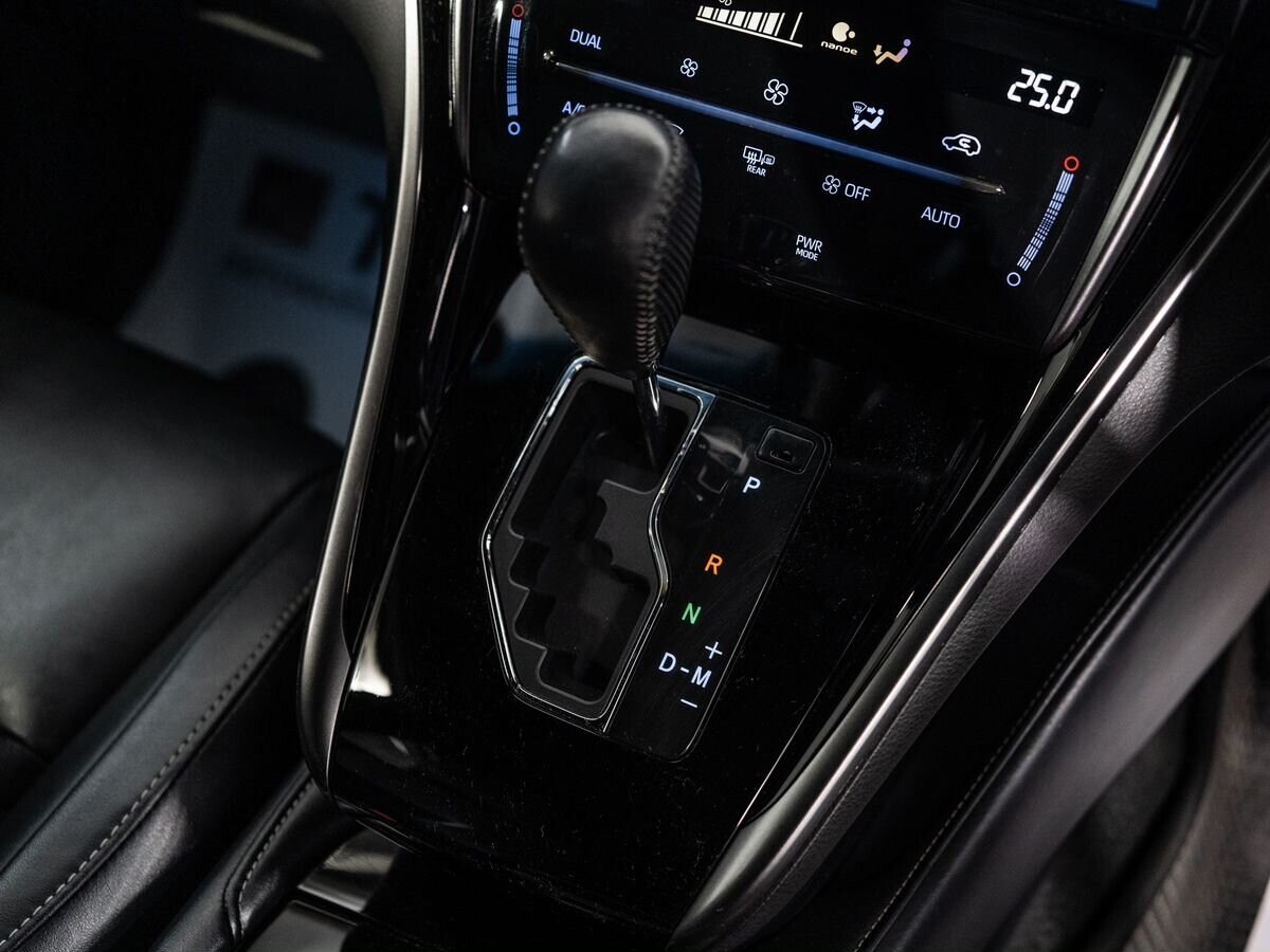 Toyota Harrier 2020 - фото автомобиля