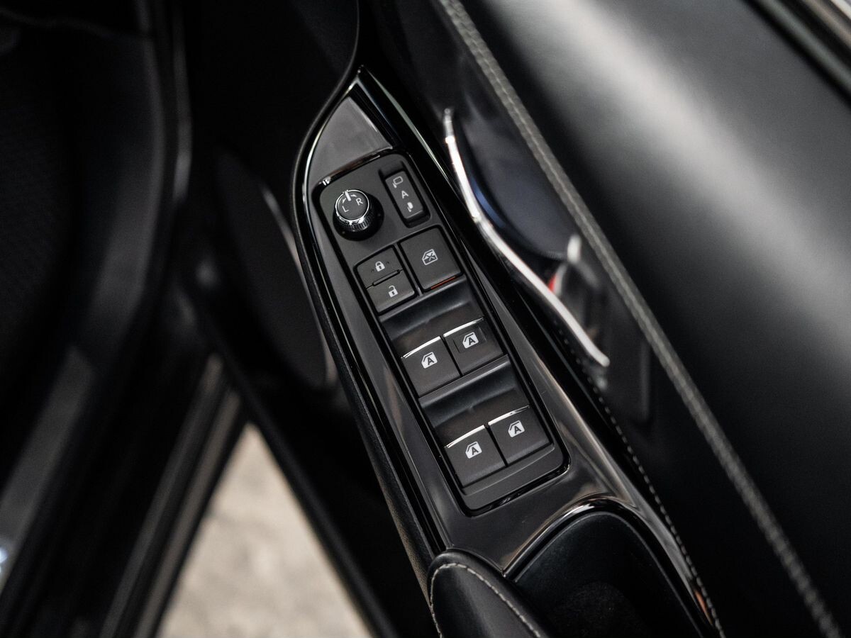 Toyota Harrier 2020 - фото автомобиля
