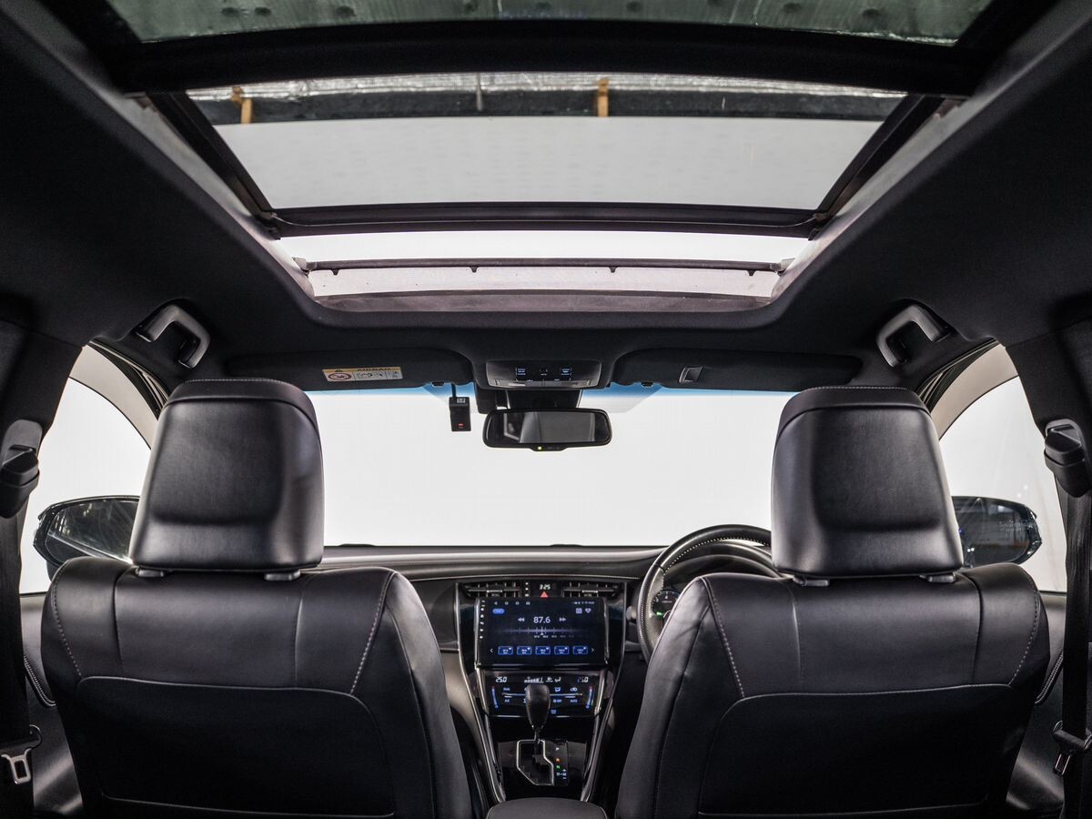 Toyota Harrier 2020 - фото автомобиля