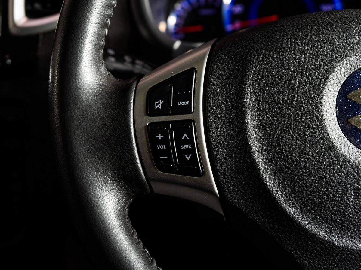 Suzuki Solio 2011 - фото автомобиля