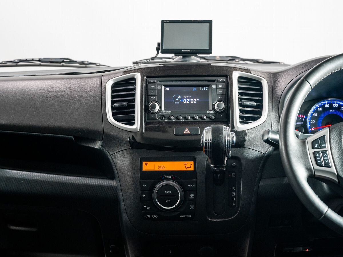 Suzuki Solio 2011 - фото автомобиля