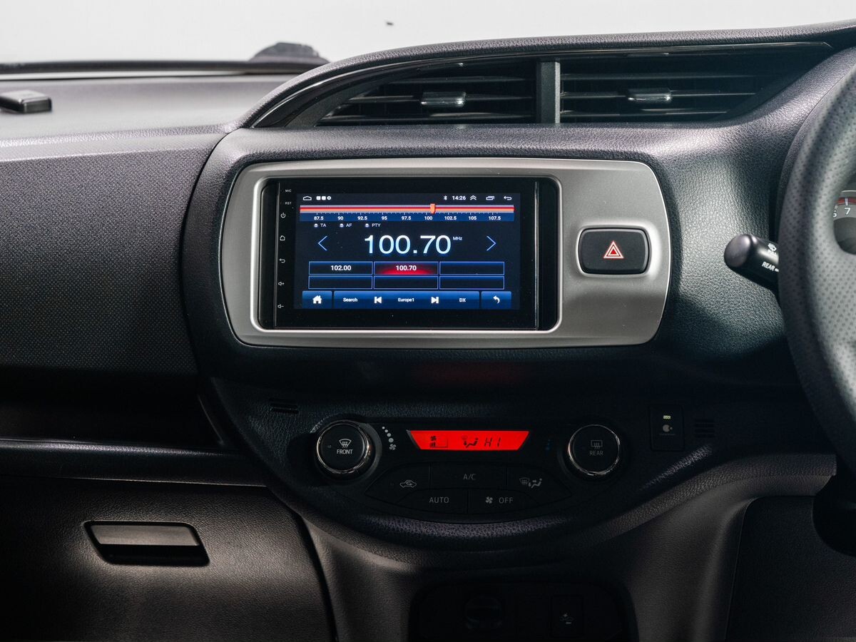 Toyota Vitz 2016 - фото автомобиля