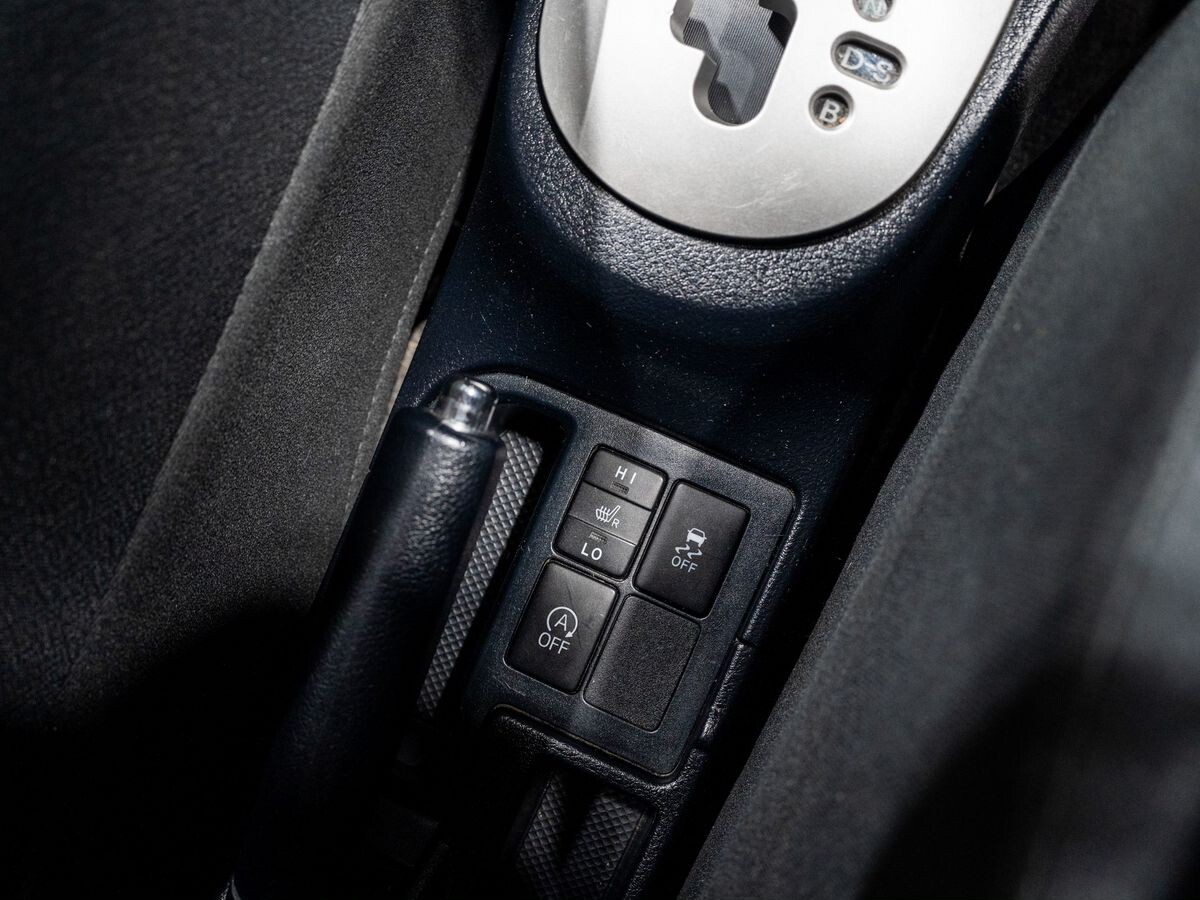 Toyota Vitz 2016 - фото автомобиля