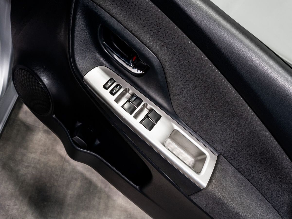 Toyota Vitz 2016 - фото автомобиля