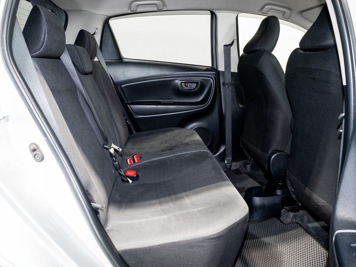Toyota Vitz 2016 - фото автомобиля