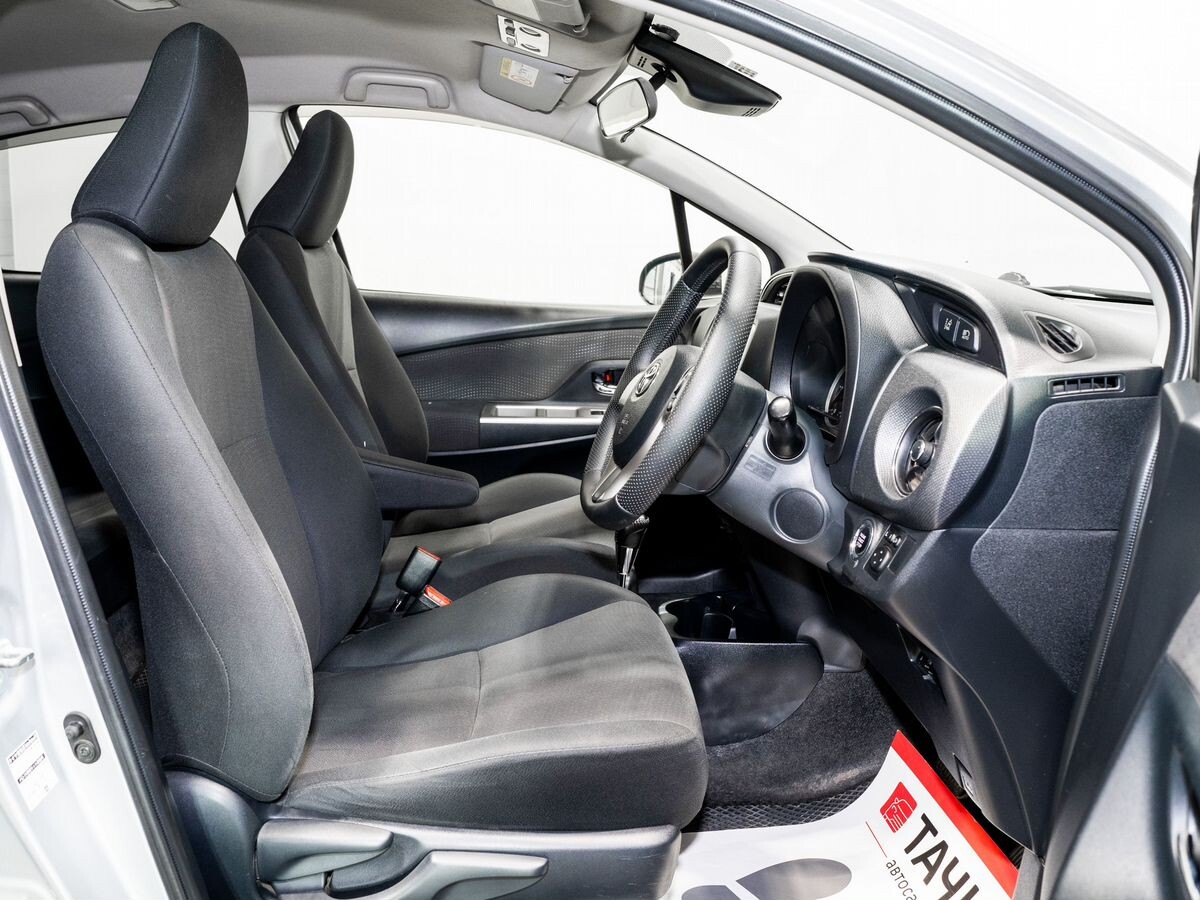 Toyota Vitz 2016 - фото автомобиля