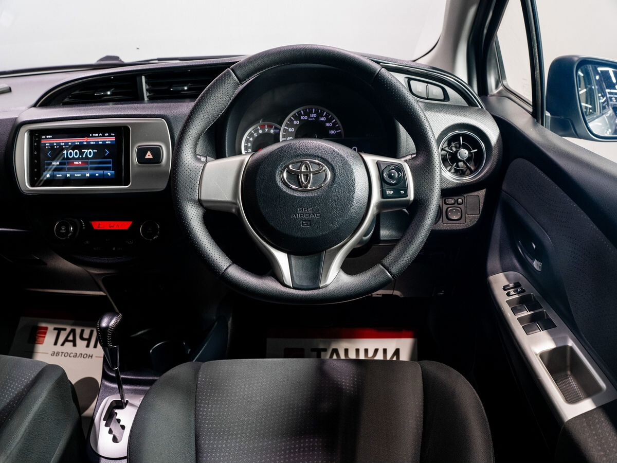 Toyota Vitz 2016 - фото автомобиля
