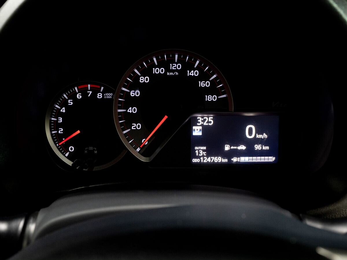Toyota Vitz 2016 - фото автомобиля