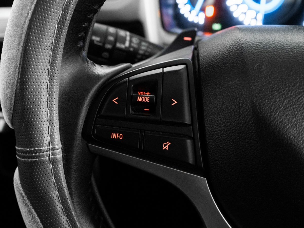 Suzuki Xbee 2018 - фото автомобиля
