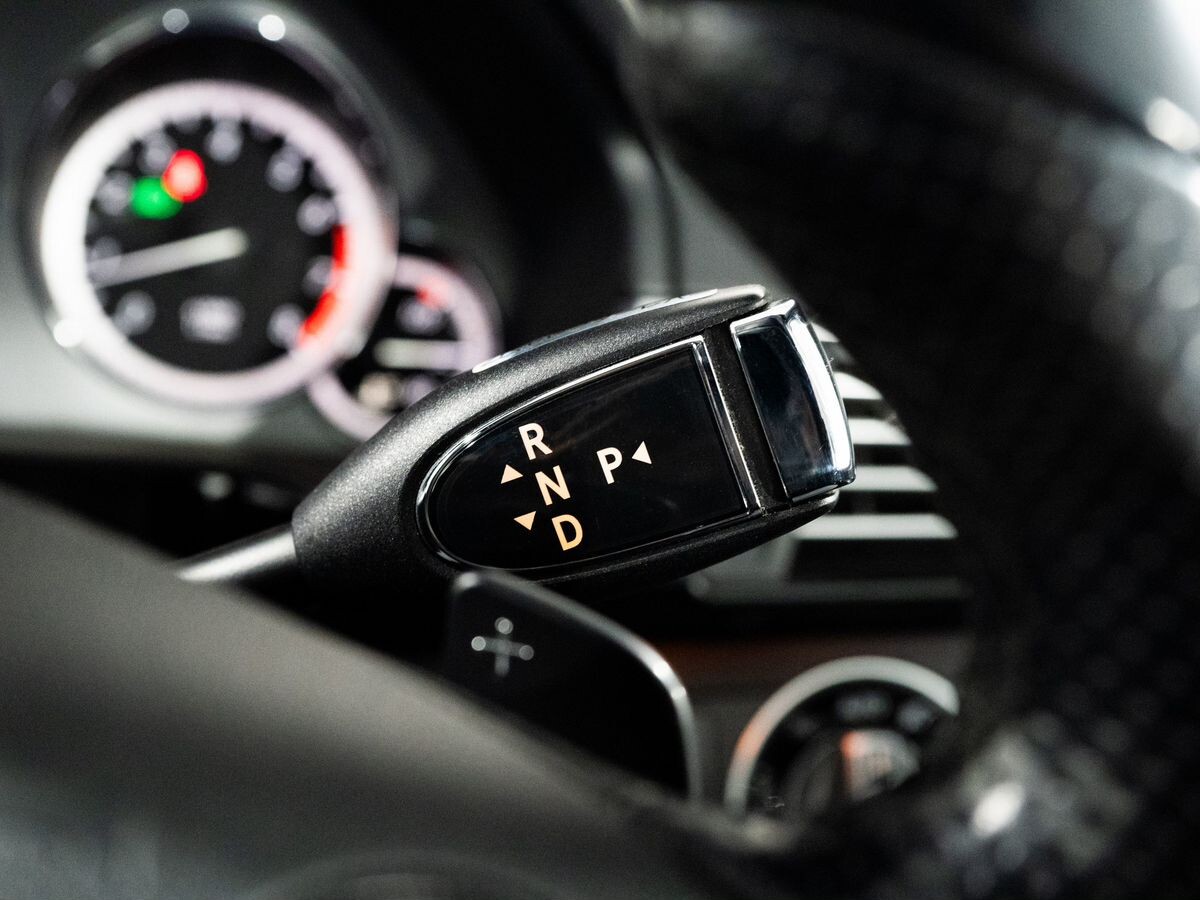 Mercedes-Benz E-Class 2011 - фото автомобиля