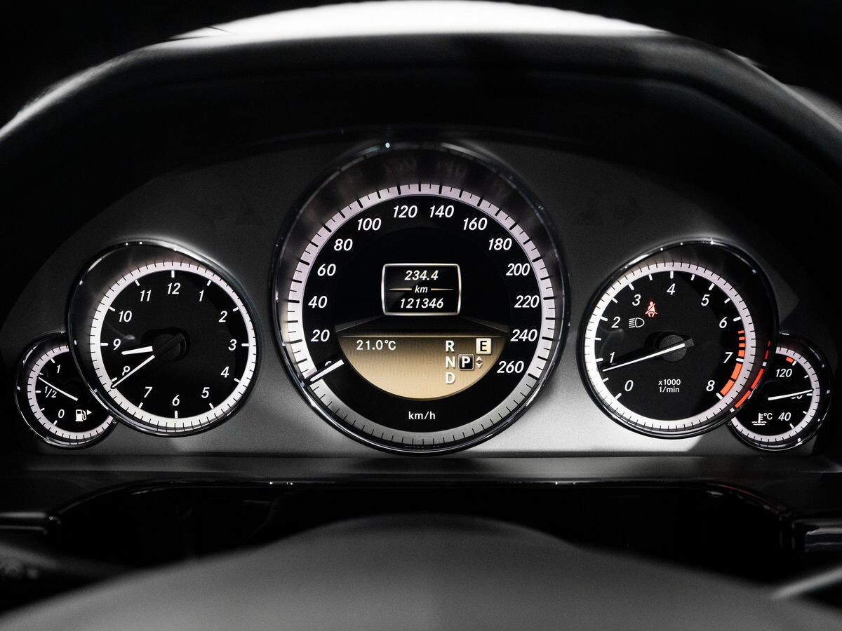 Mercedes-Benz E-Class 2011 - фото автомобиля