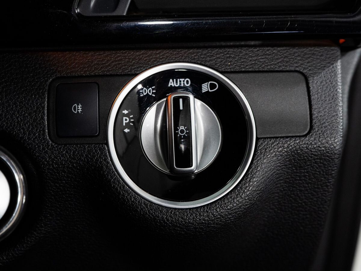 Mercedes-Benz E-Class 2011 - фото автомобиля