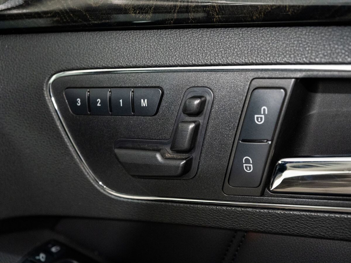 Mercedes-Benz E-Class 2011 - фото автомобиля
