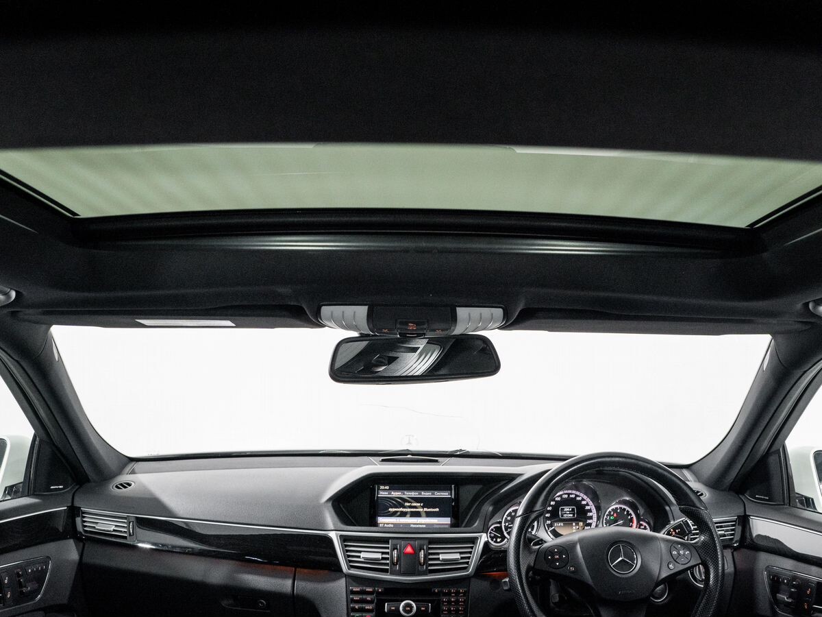 Mercedes-Benz E-Class 2011 - фото автомобиля