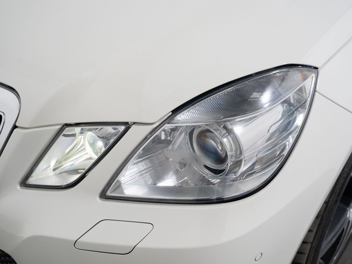 Mercedes-Benz E-Class 2011 - фото автомобиля