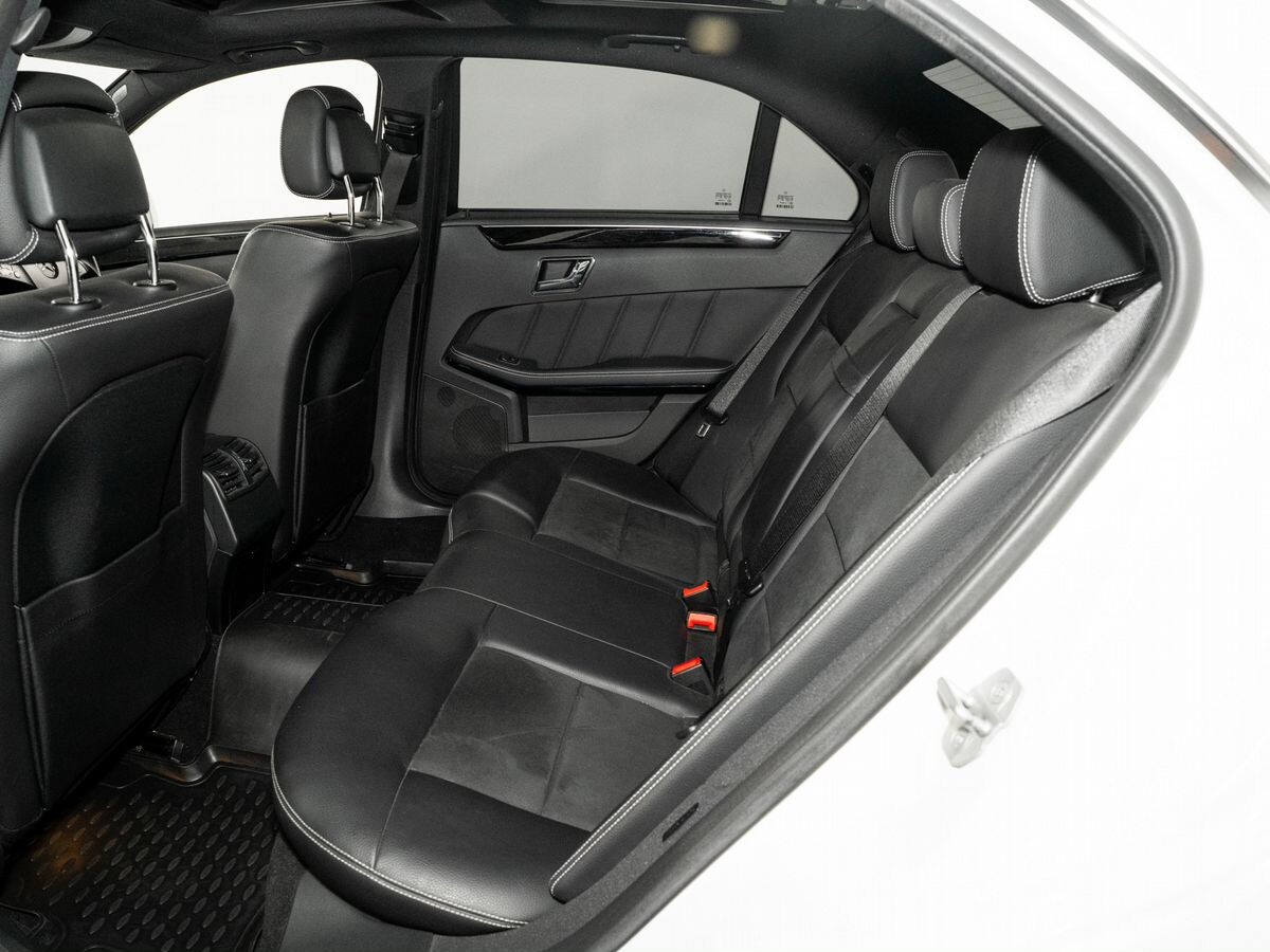 Mercedes-Benz E-Class 2011 - фото автомобиля